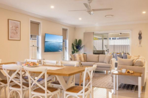 Shelly's Bay Escape, 27c Dowling St - stylish with ducted air con and Wi-Fi
